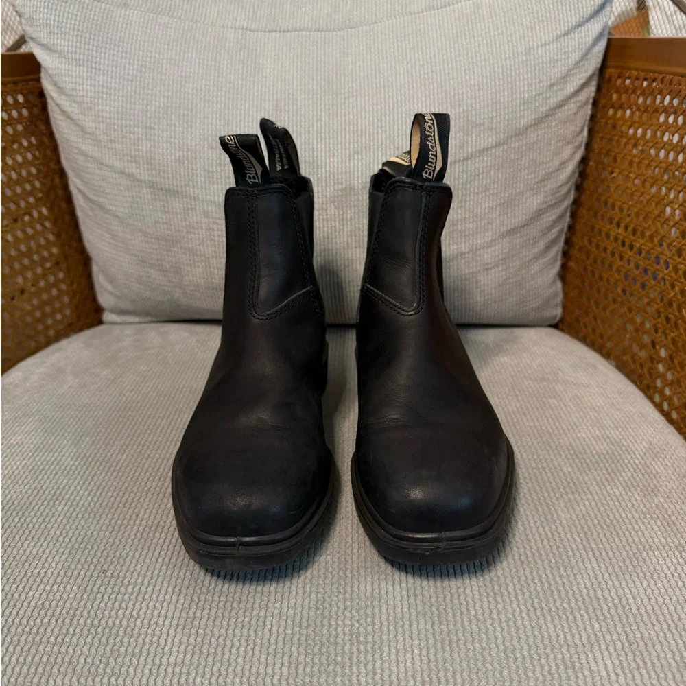Blundstone 063 Square Toe Black Leather Chelsea Boots